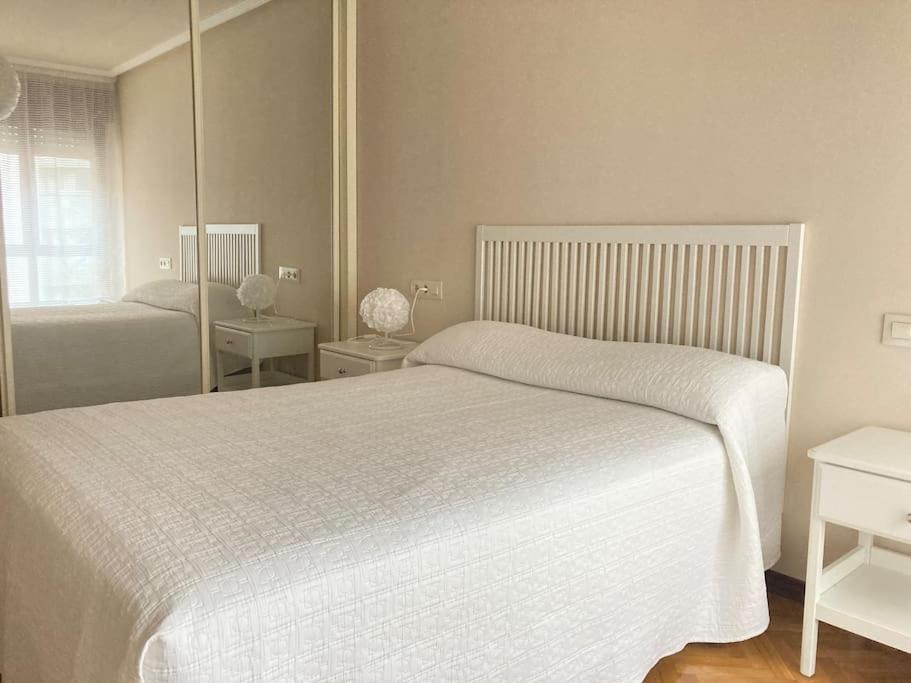 Centrico Apartamento De 2 Habitaciones By Bebalmy Oviedo Exteriör bild